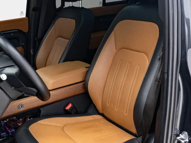 Land Rover Defender — Фото автомобиля 10