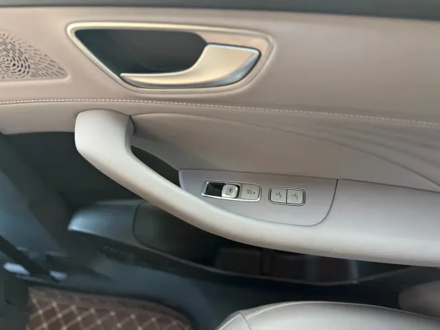 Roewe M7 DMH — Фото автомобиля 7