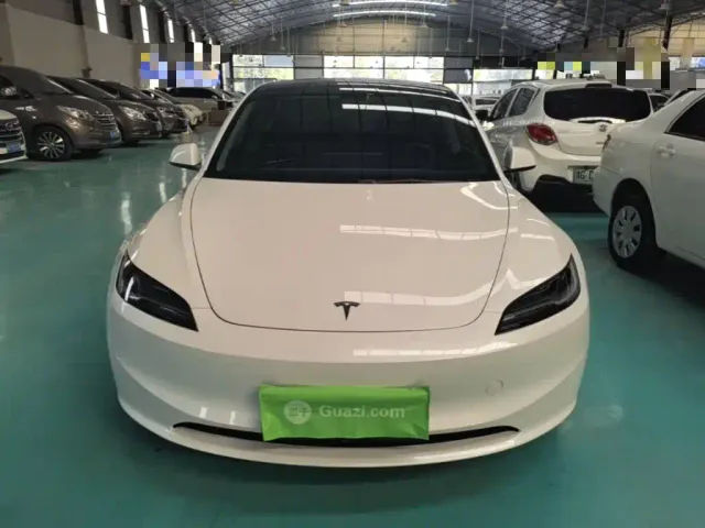 Tesla Model 3 — Фото автомобиля 2