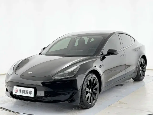 Фотография автомобиля — Tesla Model 3