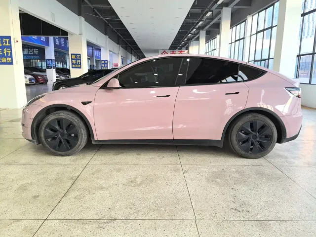 Tesla Model Y — Фото автомобиля 12
