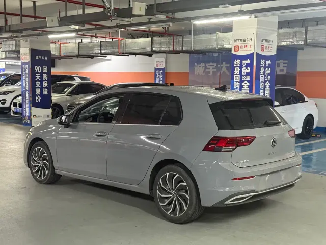 Volkswagen Golf — Фото автомобиля 17