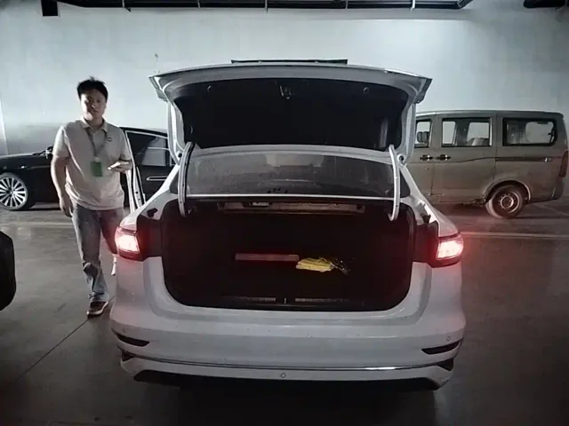 Geely Emgrand — Фото автомобиля 15