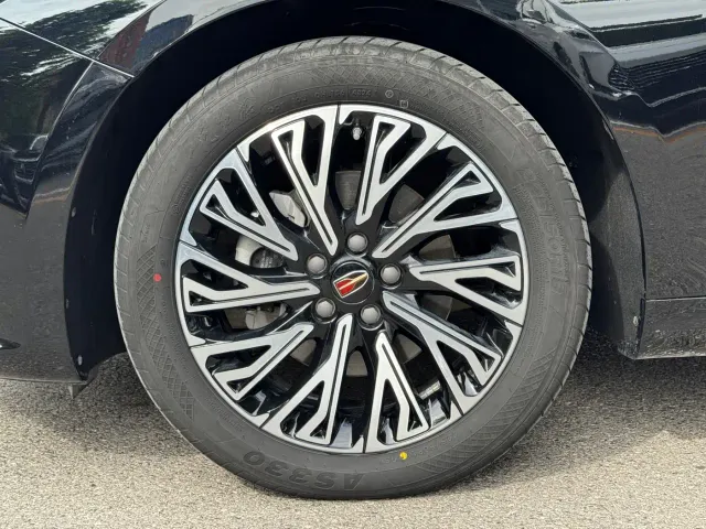Hongqi H5 — Фото автомобиля 16