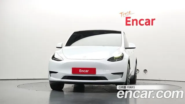 Tesla Model Y — Фото автомобиля 3