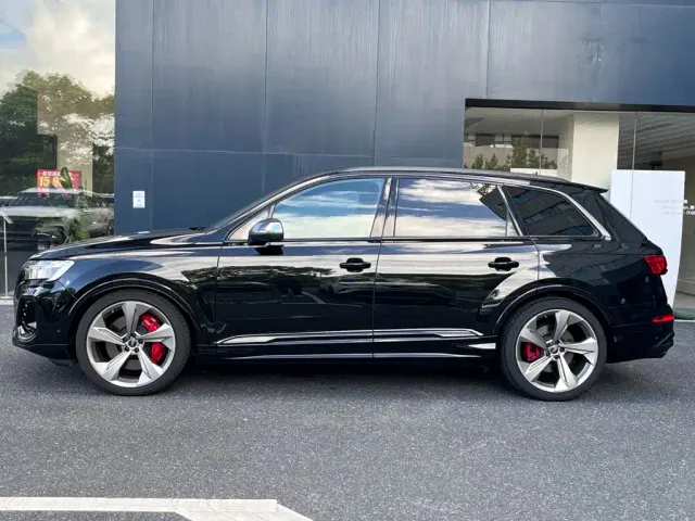 Audi SQ7 — Фото автомобиля 4