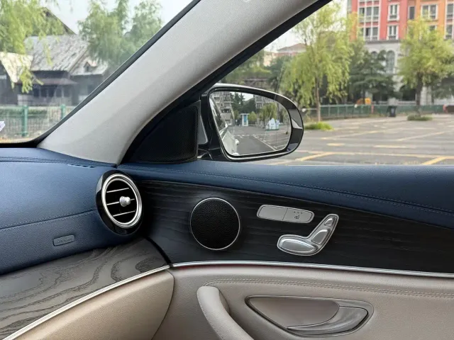 Mercedes-Benz E-Class — Фото автомобиля 16