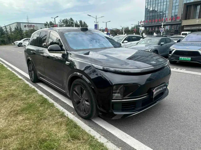 Li Auto L8 — Фото автомобиля 3
