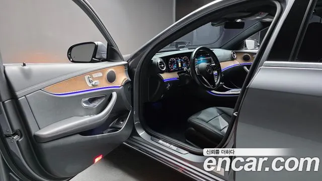 Mercedes-Benz E-Class — Фото автомобиля 10