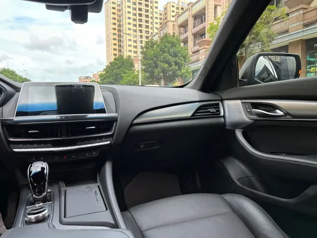 Cadillac CT5 — Фото автомобиля 24