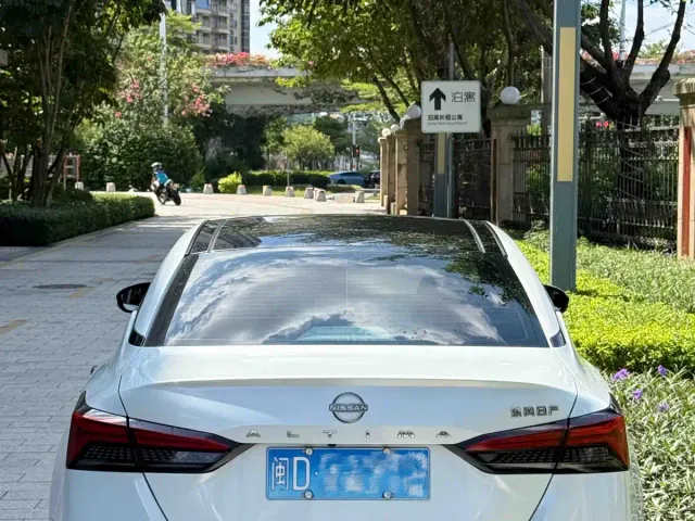 Nissan Teana — Фото автомобиля 3