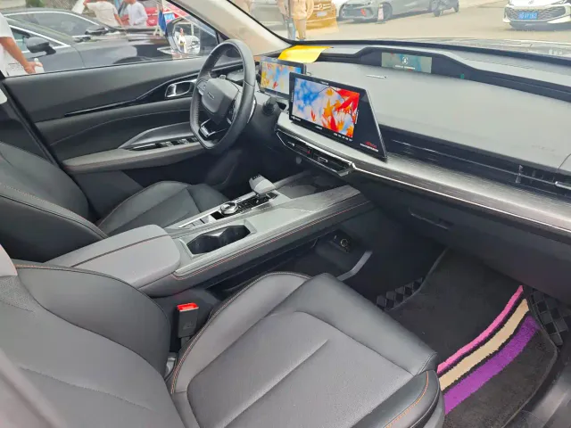 Changan Z6 — Фото автомобиля 10