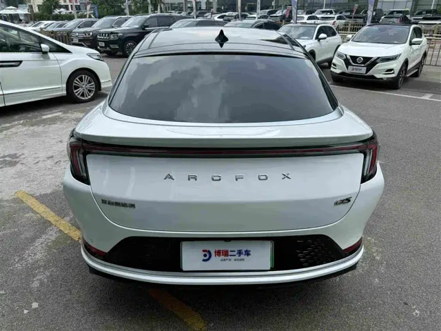 Arcfox Alpha S — Фото автомобиля 4
