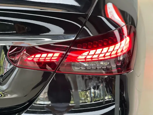 Mercedes-Benz E-Class — Фото автомобиля 18
