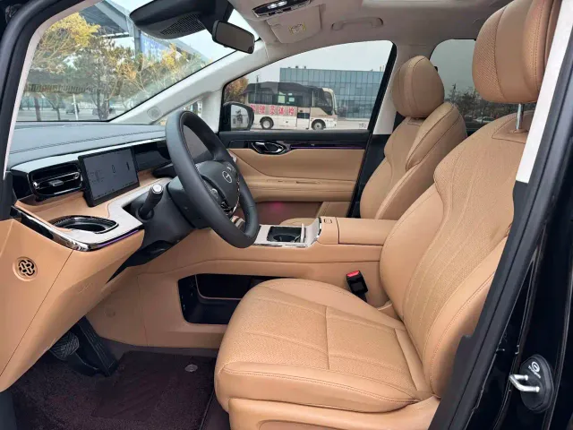GAC Trumpchi E8 — Фото автомобиля 10