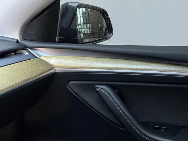 Tesla Model Y — Фото автомобиля 12