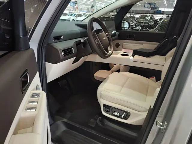 Li Auto MEGA — Фото автомобиля 15