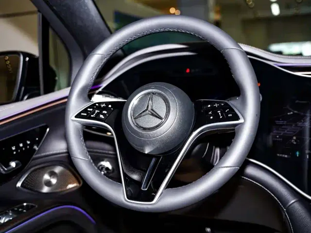 Mercedes-Benz EQS SUV — Фото автомобиля 14
