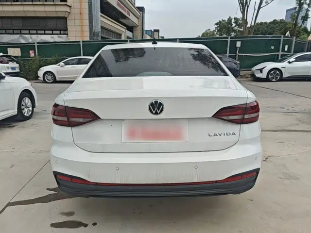 Volkswagen Lavida — Фото автомобиля 5