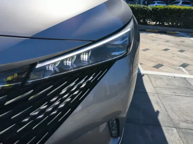 Roewe RX5 — Фото автомобиля 5