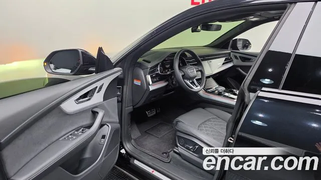 Audi Q8 55 TFSI quattro Premium — Фото автомобиля 10