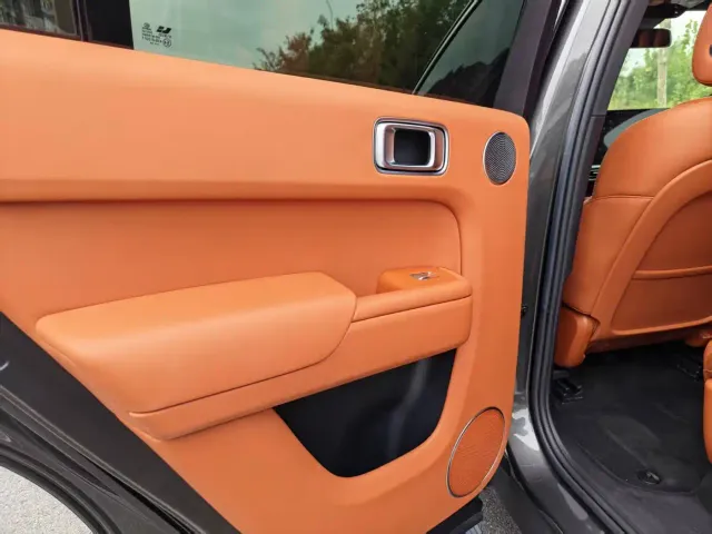 Li Auto L8 — Фото автомобиля 14