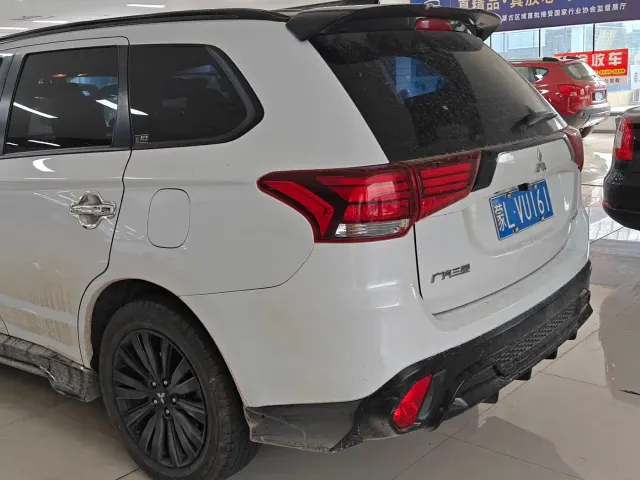 Mitsubishi Outlander — Фото автомобиля 4