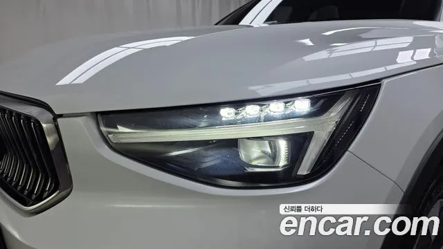 Вольво XC40 B4 Ultimate Bright — Фото автомобиля 22