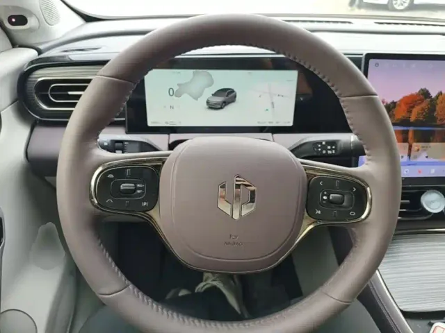 Leapmotor C11 — Фото автомобиля 10