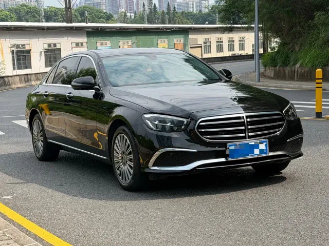 Mercedes-Benz E-Class — Фото автомобиля 3