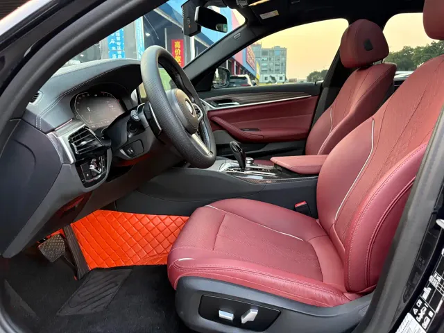 BMW 5 Series — Фото автомобиля 11