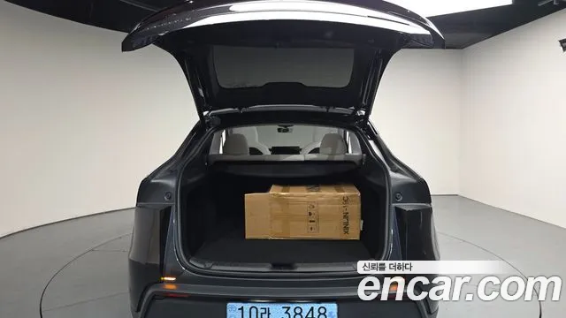 Tesla Model Y — Фото автомобиля 19