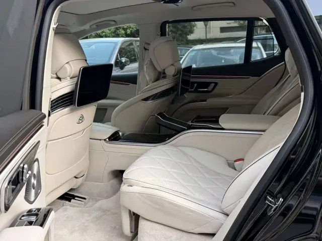 Mercedes-Benz Maybach EQS SUV — Фото автомобиля 4