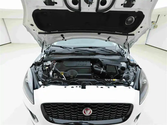 Jaguar E-PACE — Фото автомобиля 8