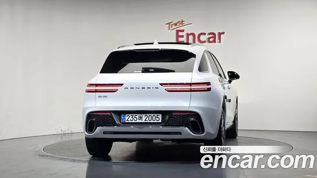Genesis GV70 — Фото автомобиля 4