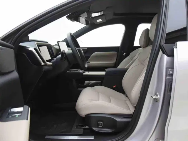 Volvo Volvo XC70 Plug-in Hybrid 2025 Standard — Фото автомобиля 9