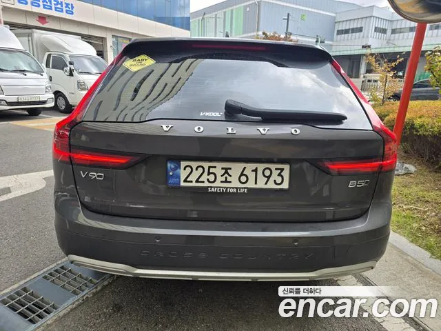 Volvo V90 — Фото автомобиля 3