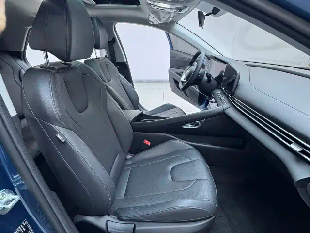 Hyundai Elantra — Фото автомобиля 16