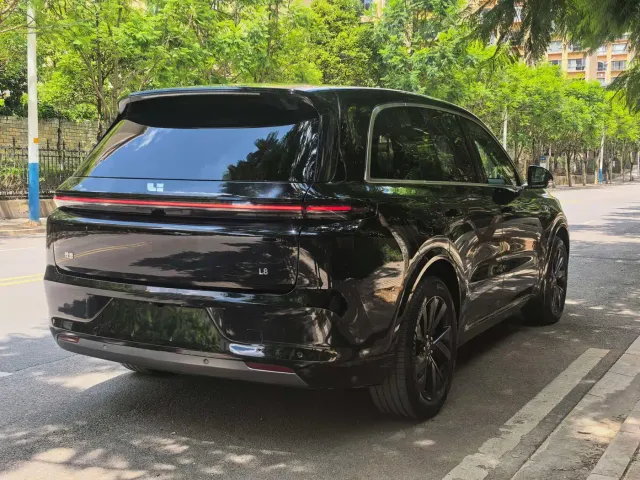 Li Auto L8 — Фото автомобиля 5