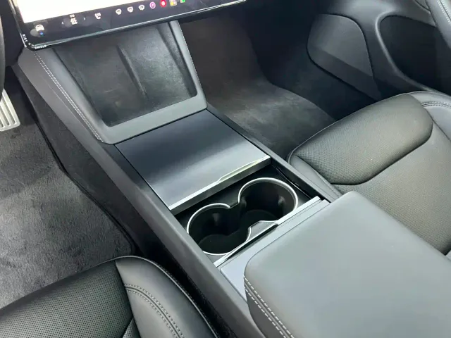 Tesla Model 3 — Фото автомобиля 7