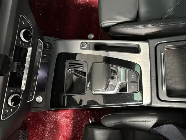 Audi Q5L — Фото автомобиля 10