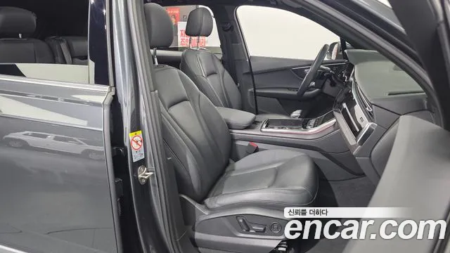Audi Q7 45 TDI quattro Premium — Фото автомобиля 24