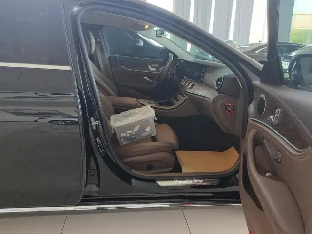 Mercedes-Benz E-Class — Фото автомобиля 8