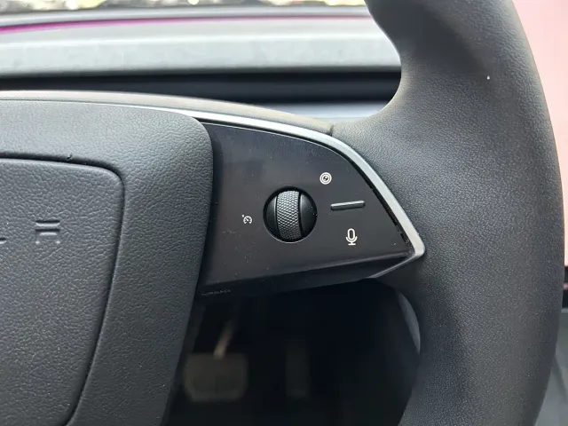 Tesla Model Y — Фото автомобиля 24