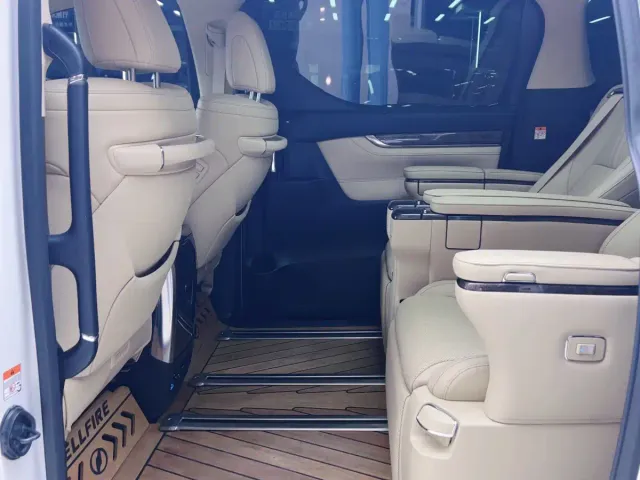Toyota Vellfire — Фото автомобиля 7