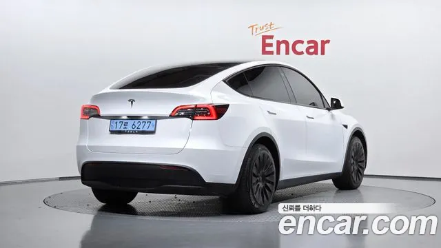 Tesla Model Y — Фото автомобиля 2