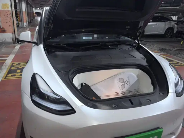 Tesla Model Y — Фото автомобиля 21