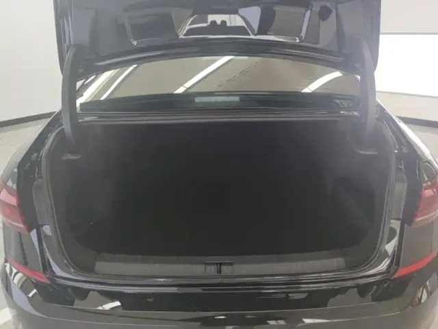 Volkswagen Passat — Фото автомобиля 4