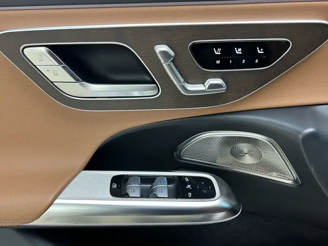 Mercedes-Benz E-Class — Фото автомобиля 20