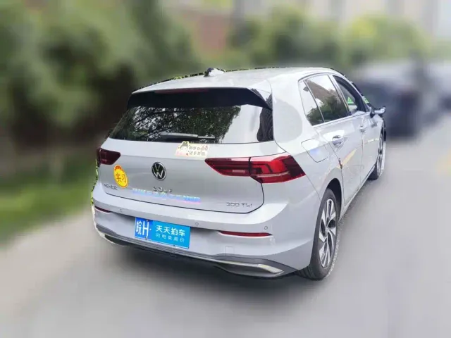 Volkswagen Golf — Фото автомобиля 2